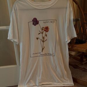 Taylor swift are there still beautiful things? shirt size large